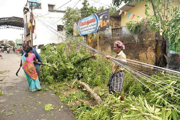 Cyclone Gaja claims 13 lives as it crosses Tamil Nadu coast