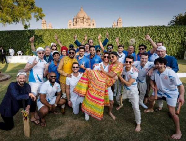  Priyanka Chopra - Nick Jonas Wedding: Ladkewale and Ladkiwale enjoyed a friendly game of cricket after the Mehendi ceremony 