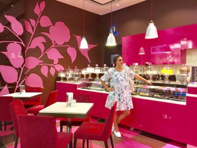  Pregnant Esha Deol was craving for sweets and this is where she landed! 