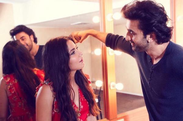  Friendly Exes: Katrina Kaif and Ranbir Kapoor engrossed in a poignant conversation during Jagga Jasoos promotions 