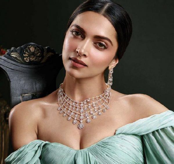  HOTNESS: Deepika Padukone is a complete stunner in this royal photoshoot 