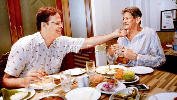 Friends Jerry Pinto and Kiran Nagarkar bond over lunch