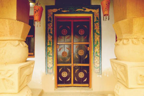 A glimpse into India's diverse doors