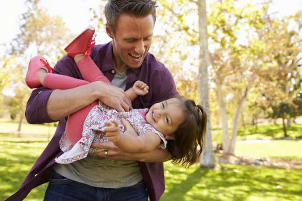 Fathers more attentive and responsive to little daughters: Study