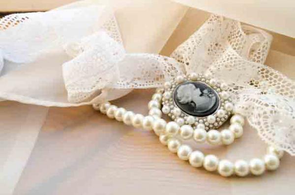 Jewels for summer weddings: Pearl strands, multi-layered strings