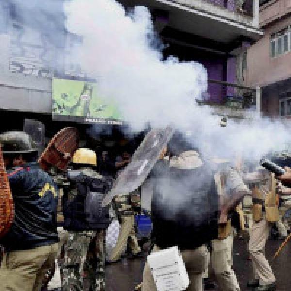 Four police personnel injured in fresh Darjeeling violence