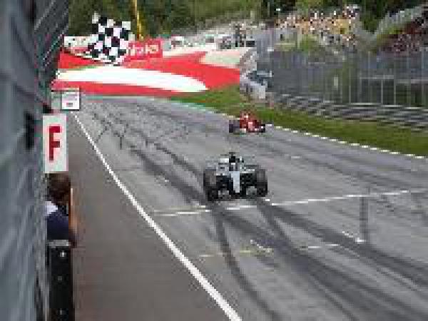 F1 2017: Valtteri Bottas takes victory at Austrian GP