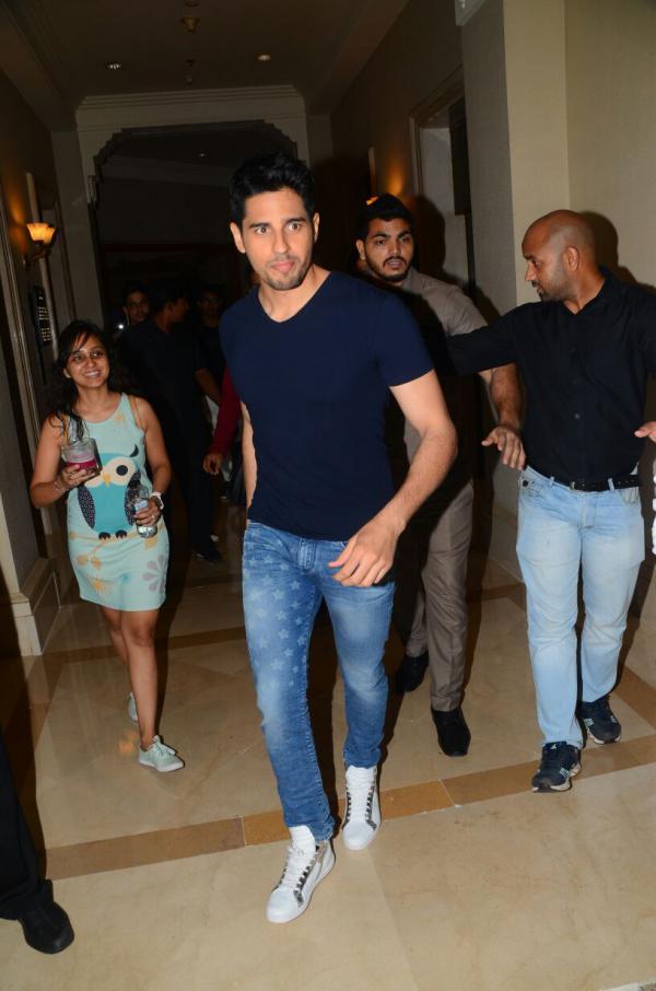 Sidharth Malhotras Jeans Will Leave You Completely Star-Struck 