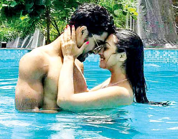 'Nach Baliye 8' couple Abigail Pande and Sanam Johar get cosy in pool