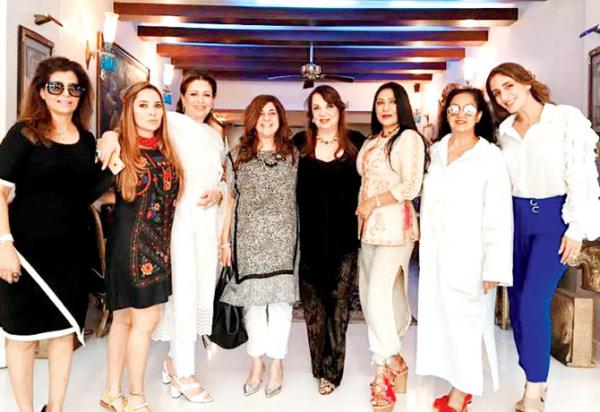 Photos: Sussanne Khan's mom Zarine celebrates birthday with lovely ladies