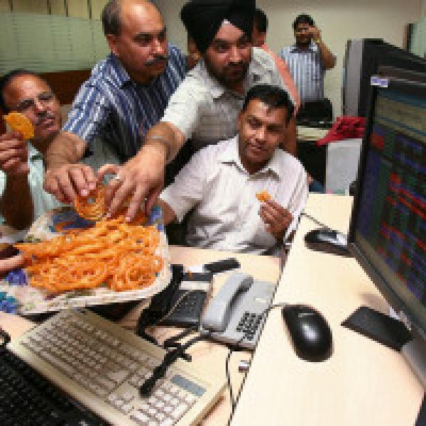 Nifty, Bank at record closing highs; Sensex above 32000 for 1st time; Infosys eyed
