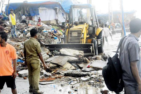 BMC demolishes 90 illegal structures on Haji Ali Dargah stretch