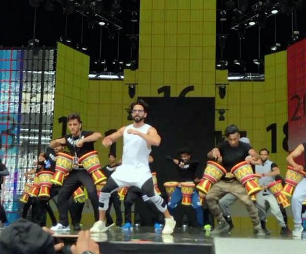  WATCH: Shahid Kapoor gets into hectic rehearsals for IIFA 2017 performance 