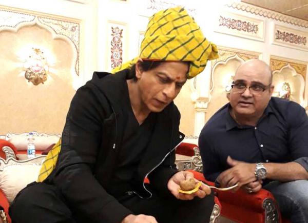  YUMMY! Shah Rukh Khan relishes Rajasthani Thali in Jaipur 