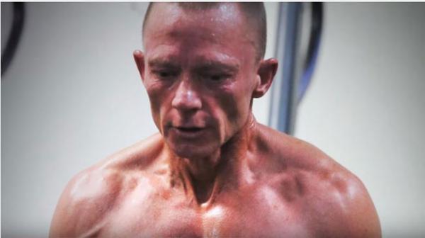 This 52-YO Man Has Set A Guinness Record For 2682 Push-Ups In An Hour andamp Were Already Breaking Into A Sweat 