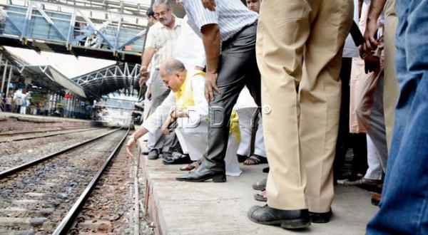 Mumbai: Passenger body claims raised platforms are made of inferior material