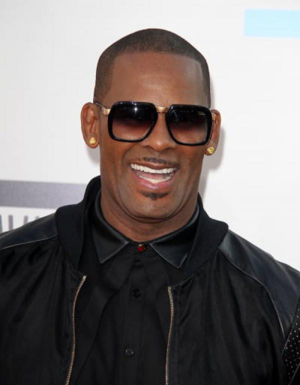 R. Kelly Accused of Holding Teen Girls In Abusive "Sex Cult"