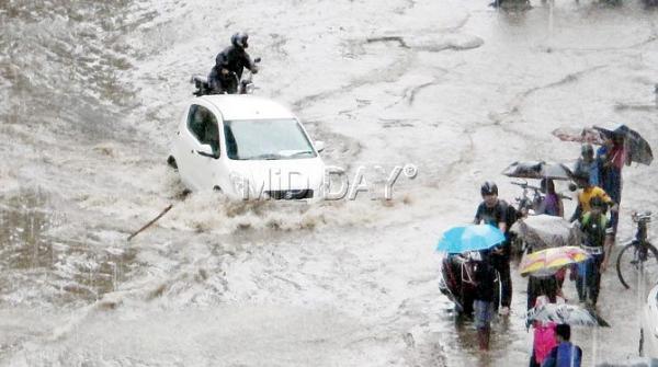 Mumbai rains:Heavy downpour cripples the city, brace yourselves for more