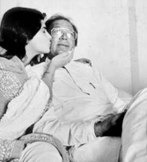  Check out: Twinkle Khanna remembers her late father Rajesh Khanna on his death anniversary in this throwback photo 