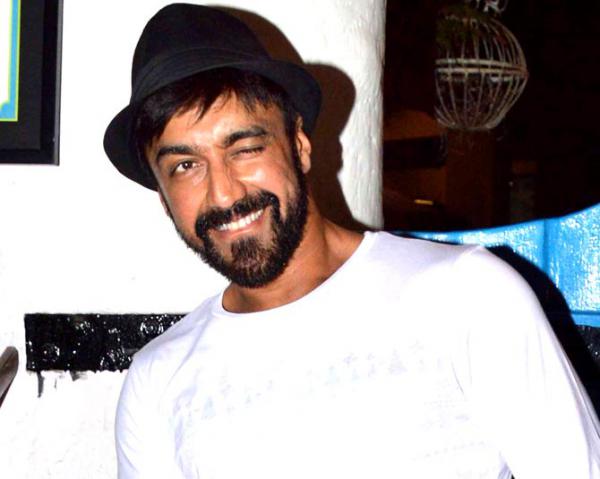 Ashish Chowdhry's daredevil stunt for TV show 'Dev Anand'