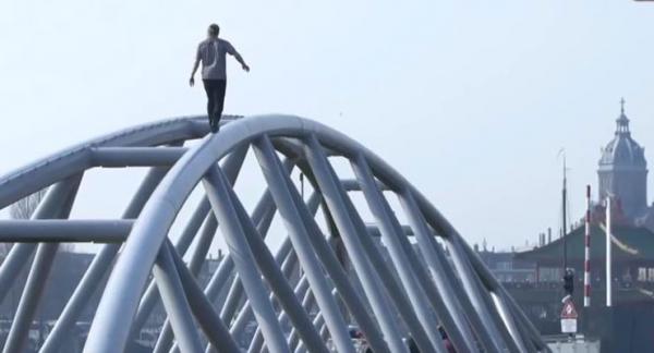 These Extreme Parkour Stunts Are Scary AF And Will Make Your Stomach Churn 