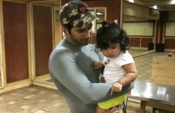  Watch: Varun Dhawan meets his youngest fan and it is melting everyone's hearts 