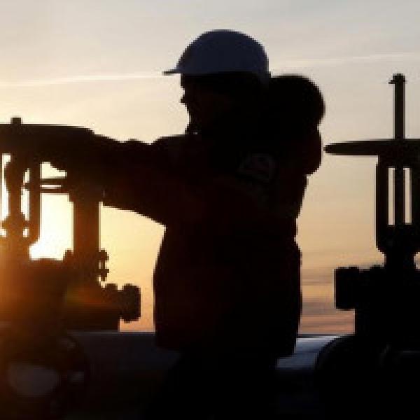 Oil prices hover near 8-week highs on lower US stocks