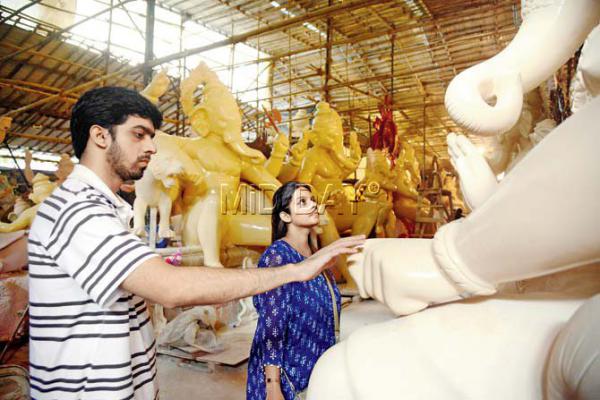 Vijay Khatu's daughter starts working on Ganpati idols day after he dies