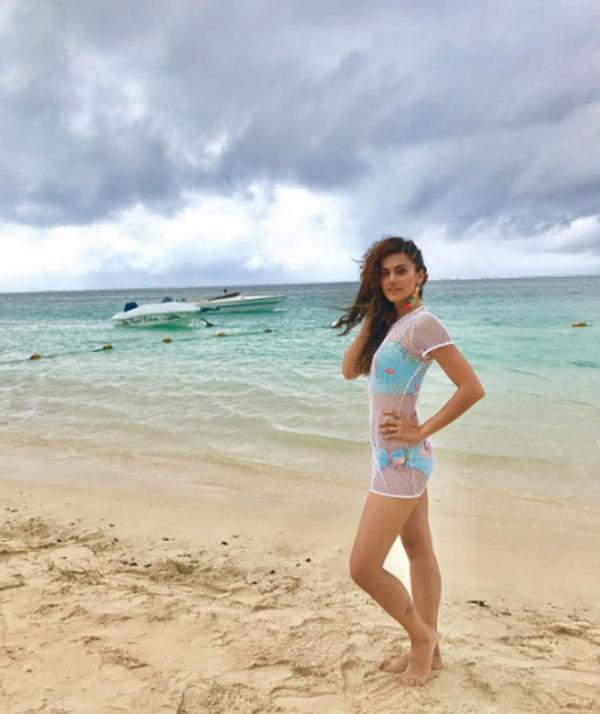 'Judwaa 2' actress Taapsee Pannu shares a breezy blue bikini picture!