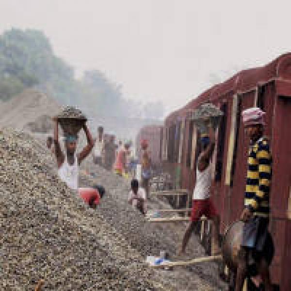 20 wagons of goods train derail in Bihar