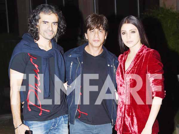 Pictures: Shah Rukh Khan and Anushka Sharma party the night away at a club in Delhi 