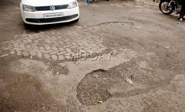 HC raps Mumbai civic body over potholed roads