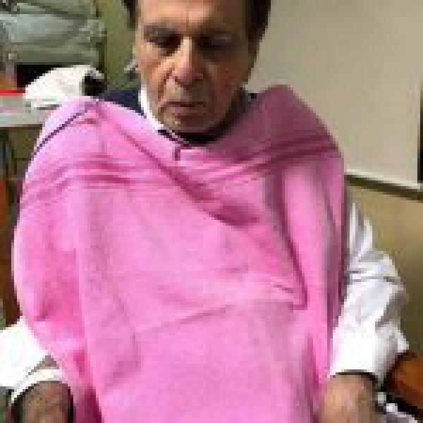 This Picture Of Dilip Kumar Shows How Deteriorated His Health Is!