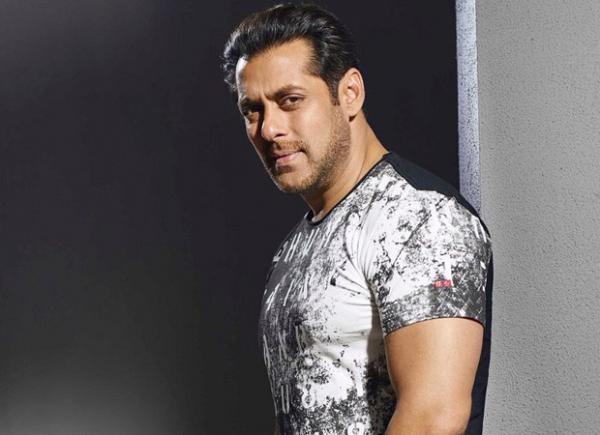 Arms Act Case: Salman Khan signs Rs 20, 000 bail bond before Jodhpur court 