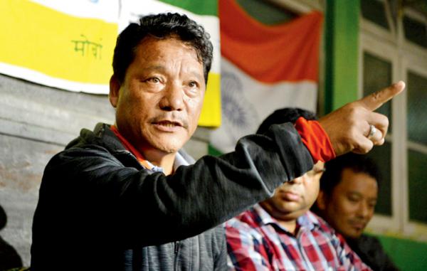 Bimal Gurung gives 'Darjeeling Choro' call