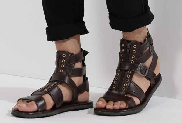 5 Flattering Sandal Options That Should Replace &apos;Dirty&apos; Chappals Right Now