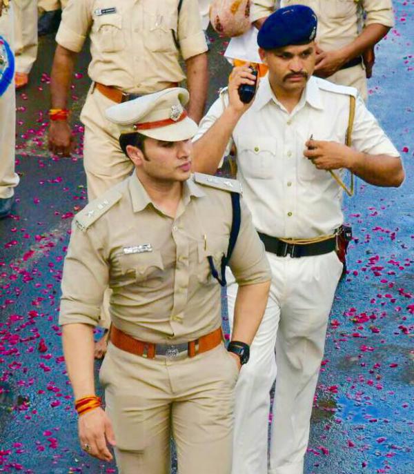 This IPS Officer Who Has The Internet Drooling Over Him Feels Looks Don&apos;t Decide Your Character