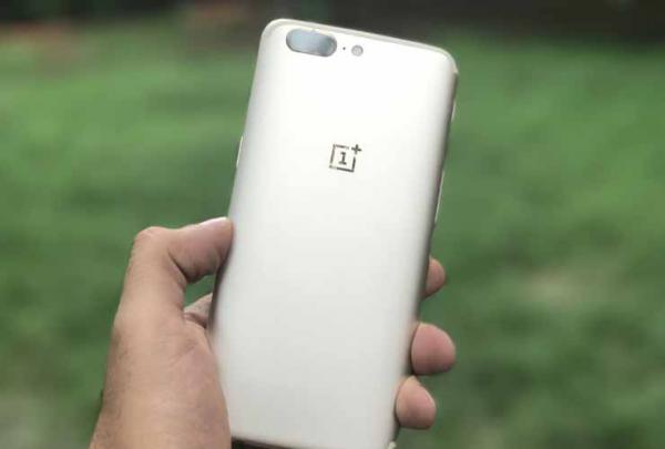 OnePlus 5 Is Now Available In A Limited Edition Gold Colour