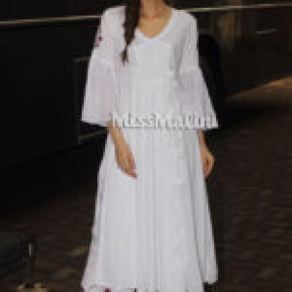 Kriti Sanon Looks Stunning In This All-White Desi Look