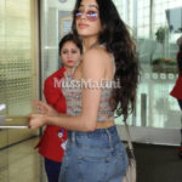 Photos: Jhanvi Kapoor’s Spotted After Getting Her Nails Done!