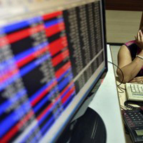 Earnings drag Sensex 318 pts; Nifty holds 9700, weekly loss at 3.5%; Midcap outperforms