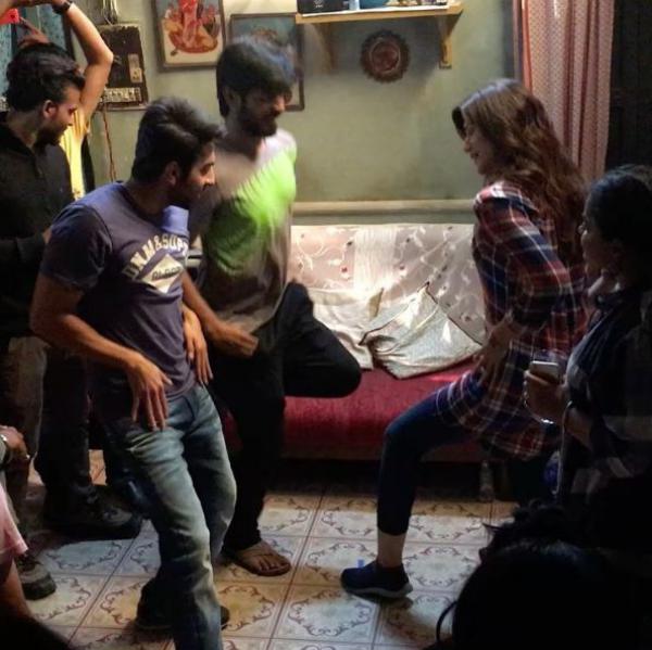 WATCH: Bareilly Ki Barfi stars Ayushmann Khurrana and Kriti Sanon break into dance on Govinda's song 'Meri Pant Bhi Sexy' 