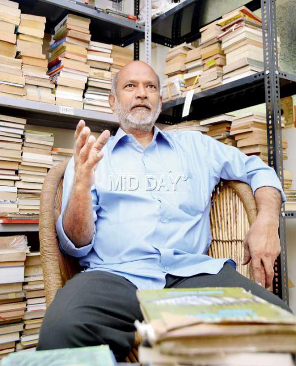 How Mumbai bookseller forced off streets runs business from Chembur home