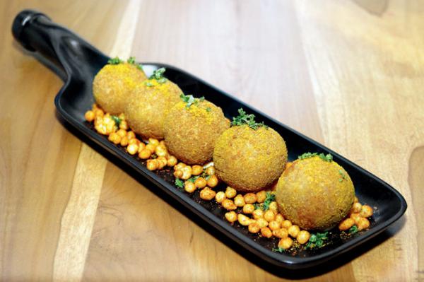 All vegetarian cafe in Mumbai Central offers fusion food