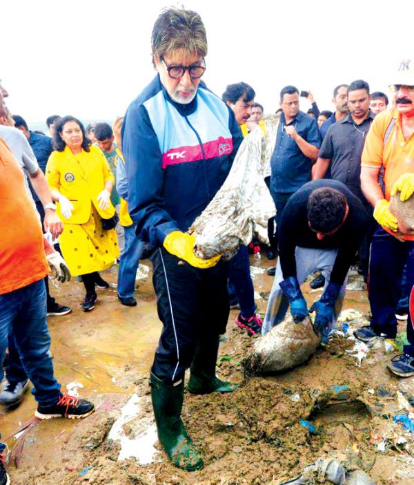 Amitabh Bachchan gets into action mode, cleans up Versova beach