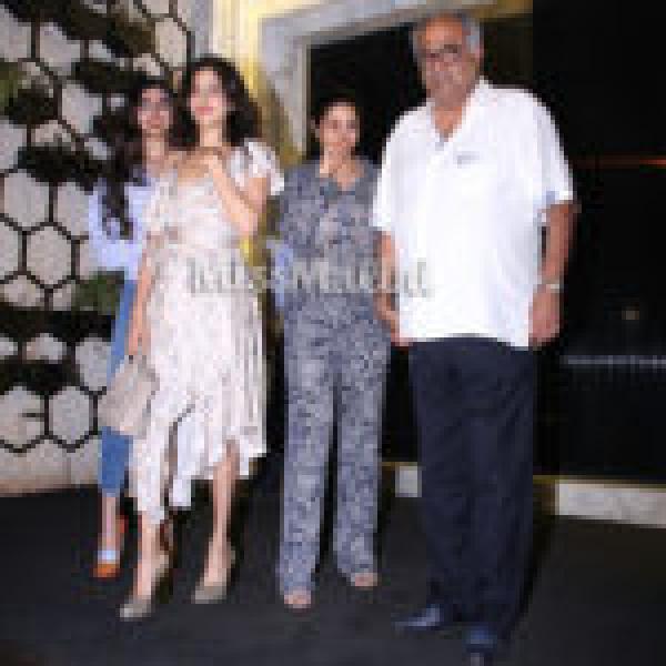 In Photos: Jhanvi, Khushi, Sridevi & Boney Kapoor Stepped Out For Dinner Last Night