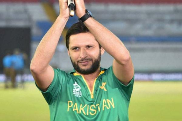 Pakistan's Shahid Afridi wishes India on I-Day; all for peace and love
