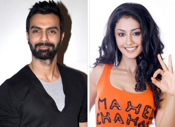  OMG! Ashmit Patel goes down on his knees with a ring for Maheck Chahal in Spain 