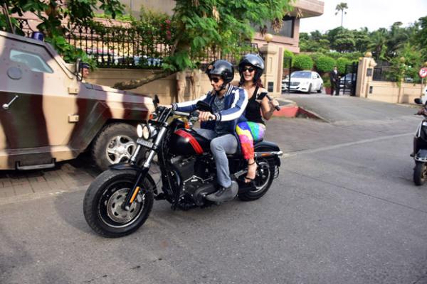  A Gentleman couple Sidharth Malhotra and Jacqueline Fernandez go on a bike ride in Mumbai 