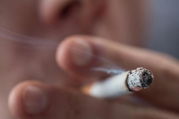Quit smoking at an early age to delay frailty in old age